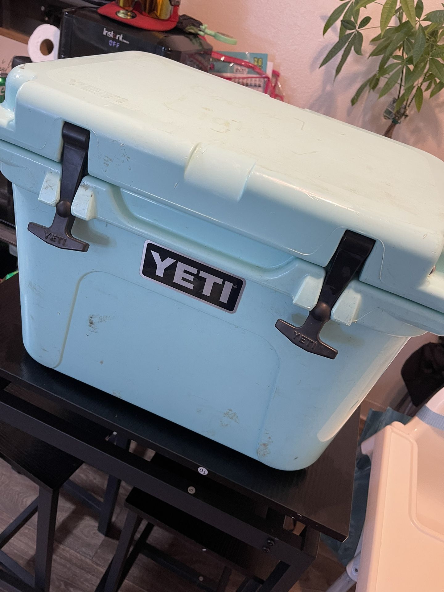 Yeti Roadie 20 Sea Foam Cooler