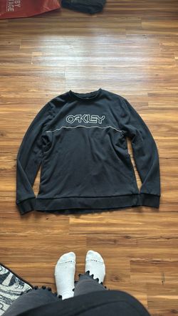 Black Oakley sweater, size m,