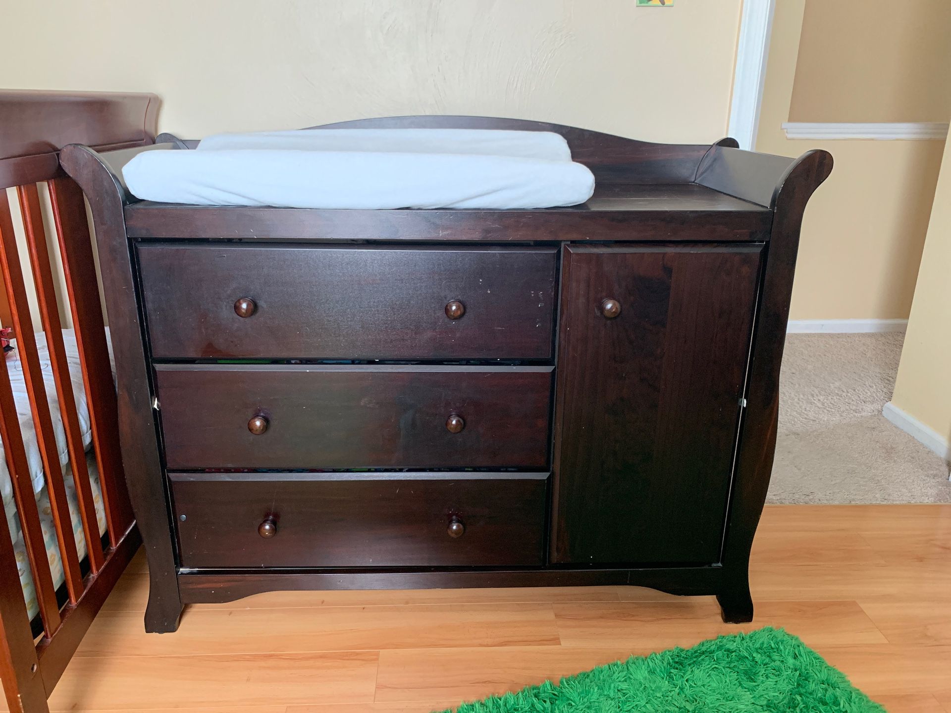 Changing table with 8 covers included
