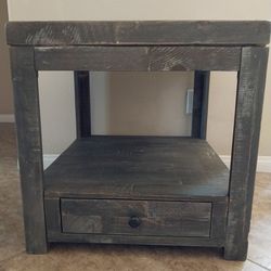 Wood side / end table