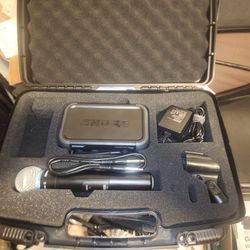 Shure BLX2/B58 Handheld Transmitter with BETA 58A Vocal Mic Capsule  With PGX4 RECEIVER