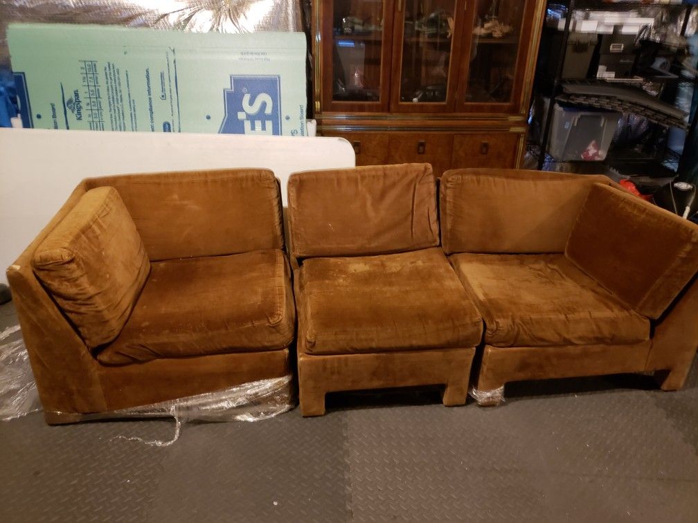 Nice brown couch sectional!! Priced to sell