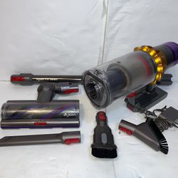 DYSON V15 DETECT Cordless Stick Vacuum Cleaner SV22 - Yellow/Nickel   Condition info: This unit has had a minimal amount use and was in use for two we