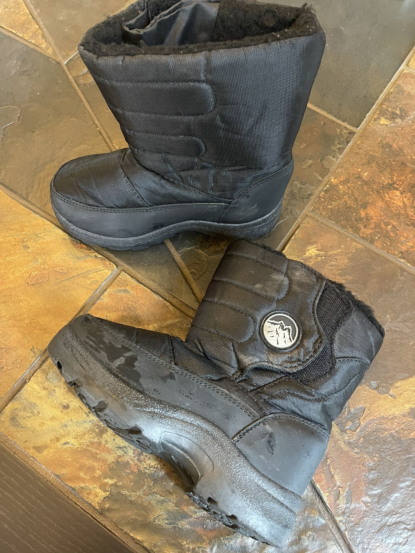 Child’s Snow Or Rain Boot Size 11