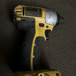 Used Good Condition Dewalt DC825 18V Impact Driver 1/4" HEX -  bare tool