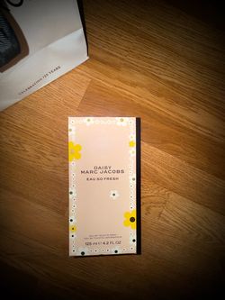 MARC JACOBS ⎡DAISY⎦PERFUME