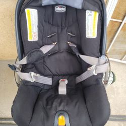 CHICCO CAR SEAT & EXTRA BASE 