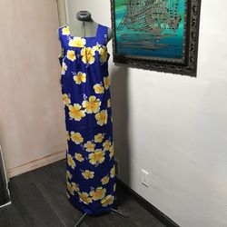 Hilo Hati Muumuu Size Large for Your next Luauu / Polynesian  / Tropical / Tiki Event