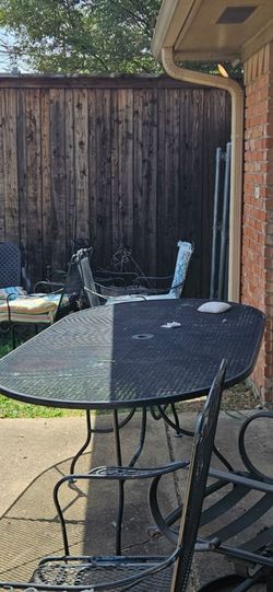 Vintage Wrought iron patio table and 5 chairs