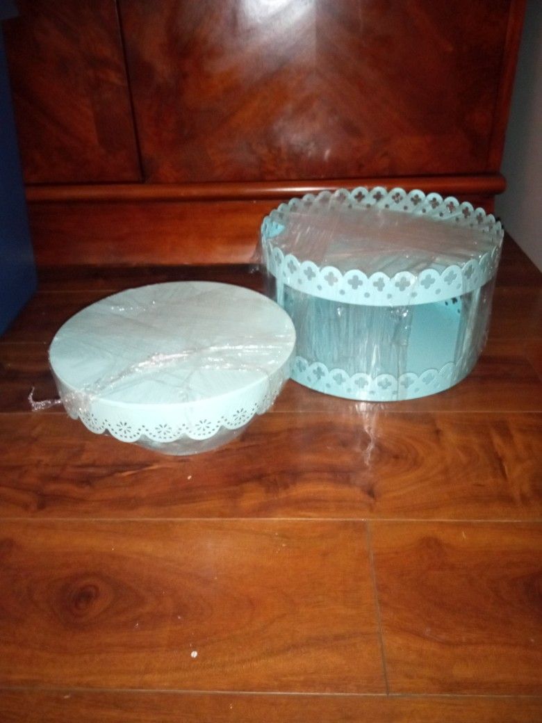Pale Green Cake Stands
