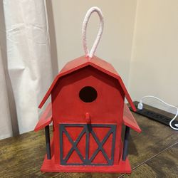 Wooden Barn Bird House 