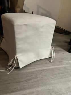 White centerpiece seat