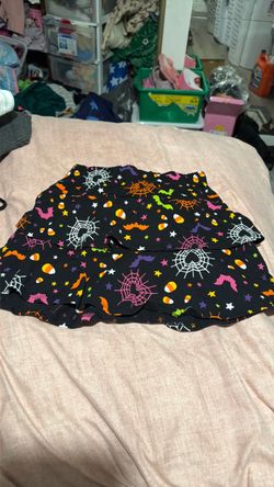 helloween dress Girl size 6 to. 6x and . A. White skirt size7.