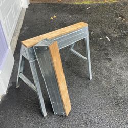 Folding sawhorses 