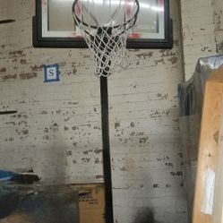 LIFETIME BASKETBALL HOOP