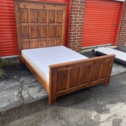 Queen Size Solid Wood Bed frame 
