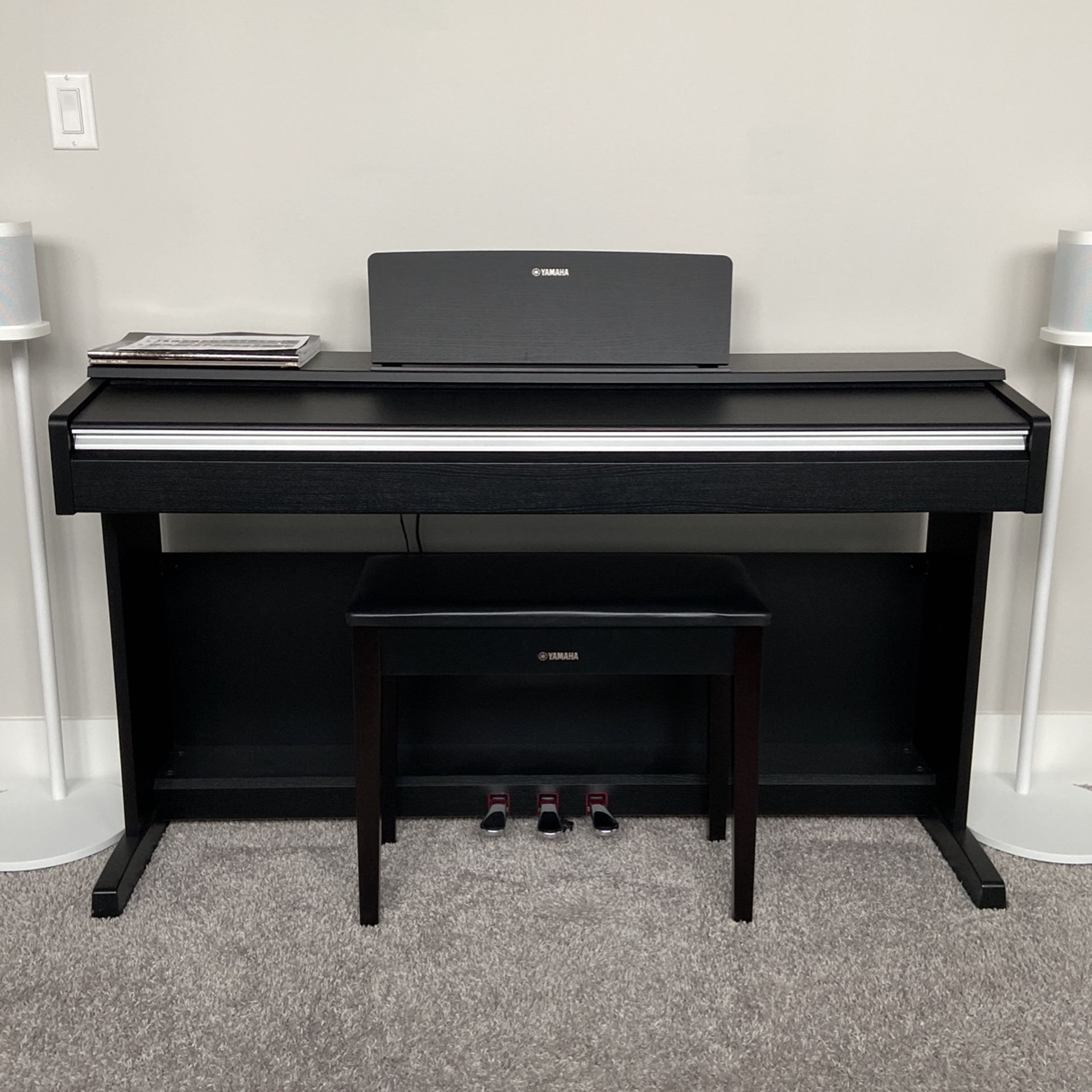 Yamaha piano Arius YDP-142