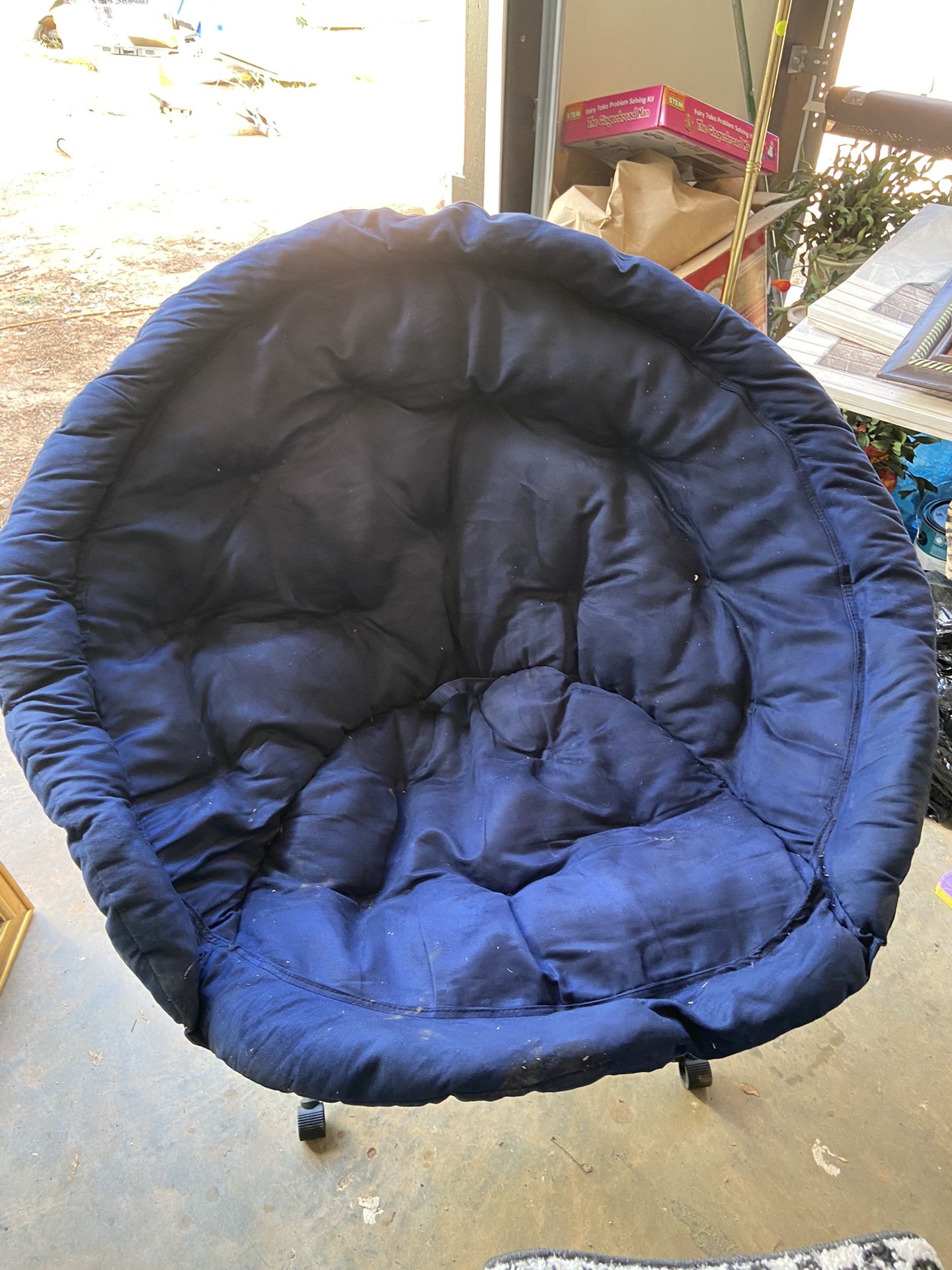 Foldable 42" blue Saucer Chair With Handle