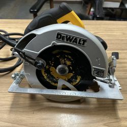 DEWALT Circular Saw