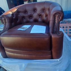 Leather Swivel Chair / Sillon Giratorio 