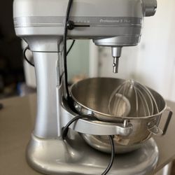 Kitchen Aid Mixer - Professional 5 Plus