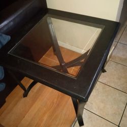 2 Side Tables