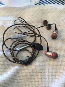 Earbuds iPhone headphones with microphone stereo in ear earphones(brand new)