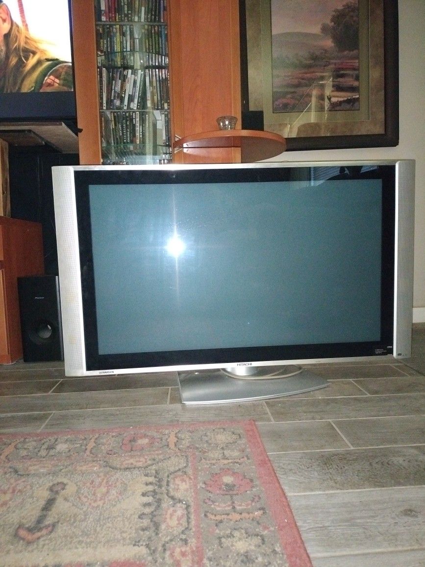 50" Hitachi TV on swivel base