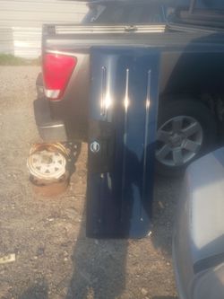 2002-2004 Nissan Frontier tailgate