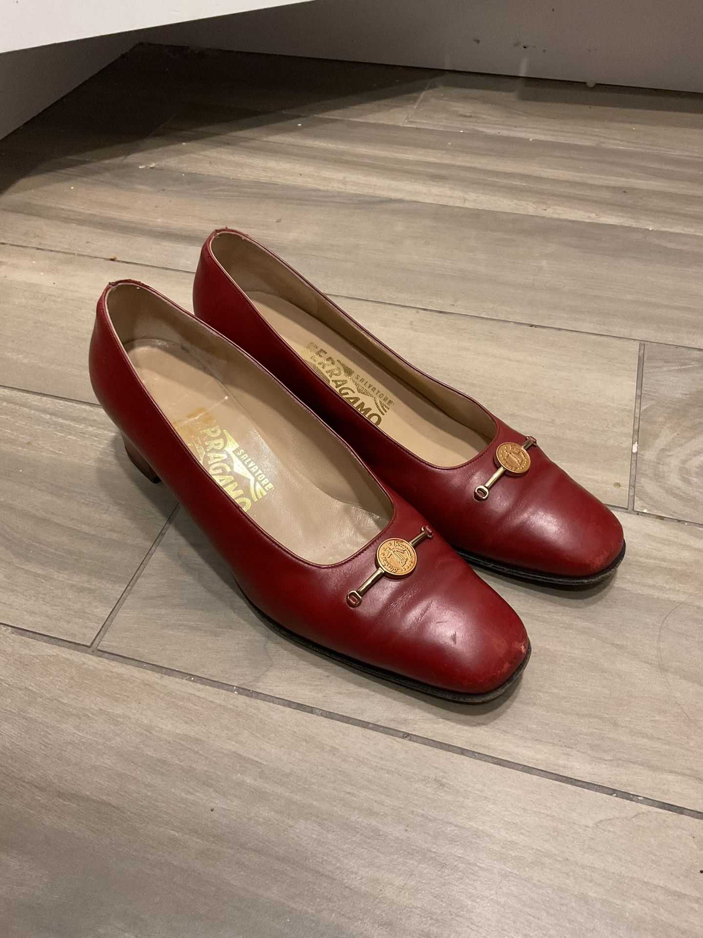 Salvatore Ferragamo Vintage Gold Bit Red Leather Pumps Heels Shoes sz 7