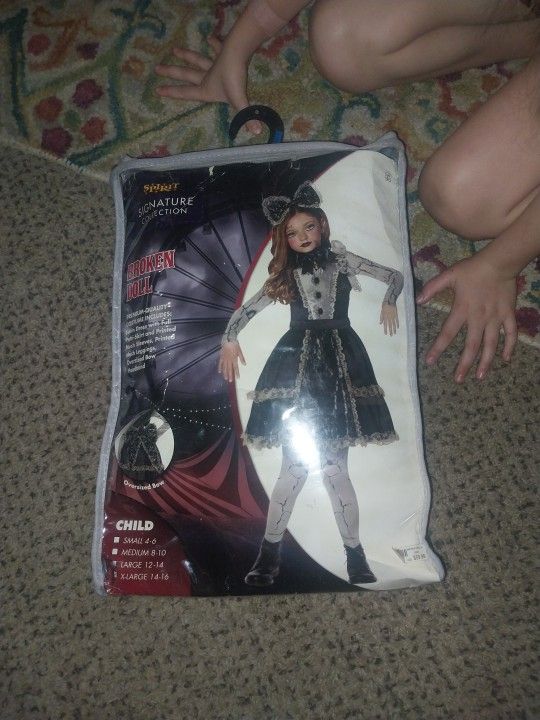 Broken Doll Costumee
