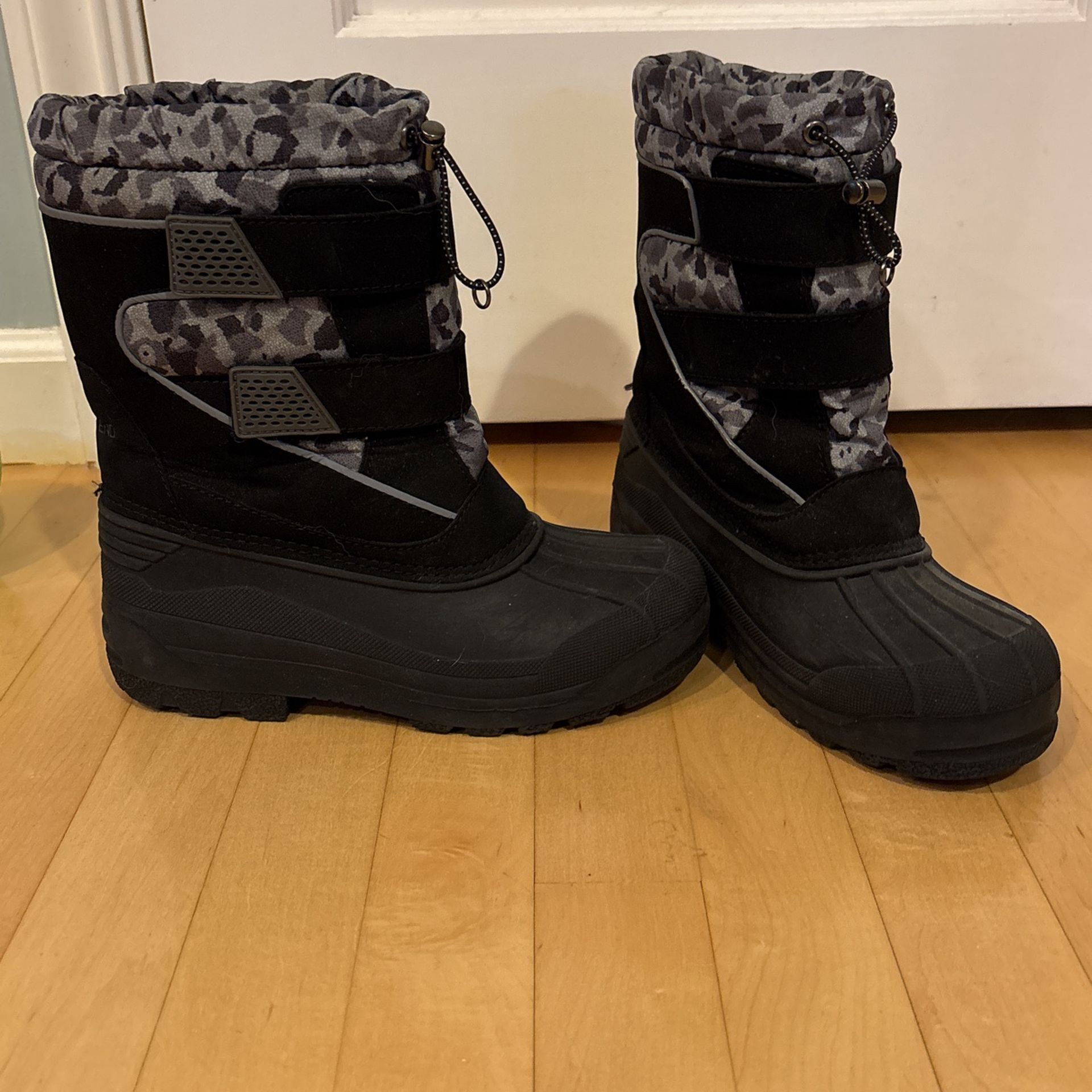 New Lands End snowboot- Kid Size 5