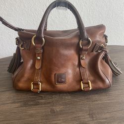 Dooney And Bourke Purse 