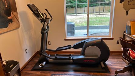 Life Fitness Elliptical Trainer