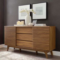 Mid-Century Modern Walnut Sideboard / Credenza