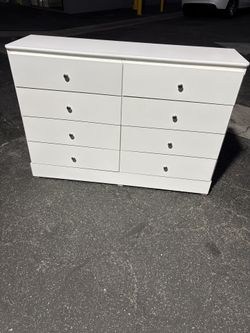 New White 8 Drawer Chest Dresser🌟
