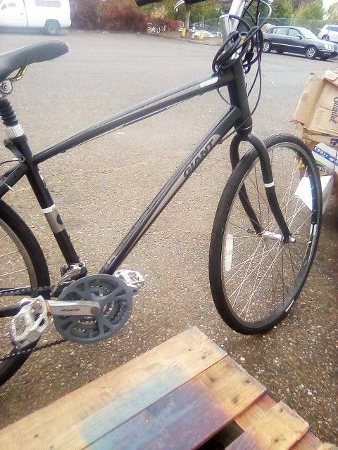 GIANT  29"   CYPRESS MT BIKE