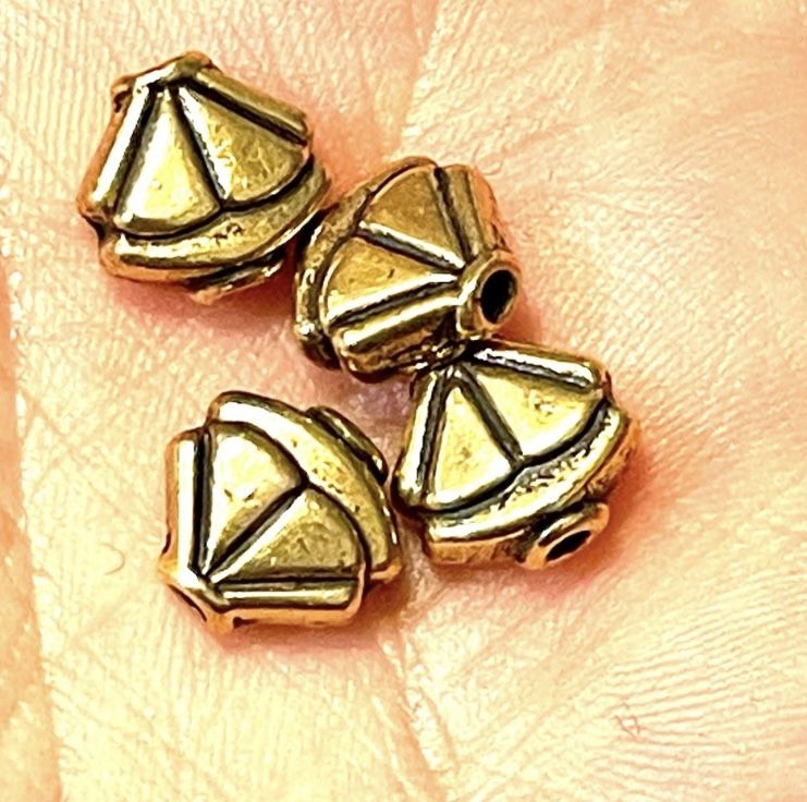 Lot Of 16 Sailboat Beads