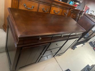 BEAUTIFUL CABINET HUTCH WALNUT
