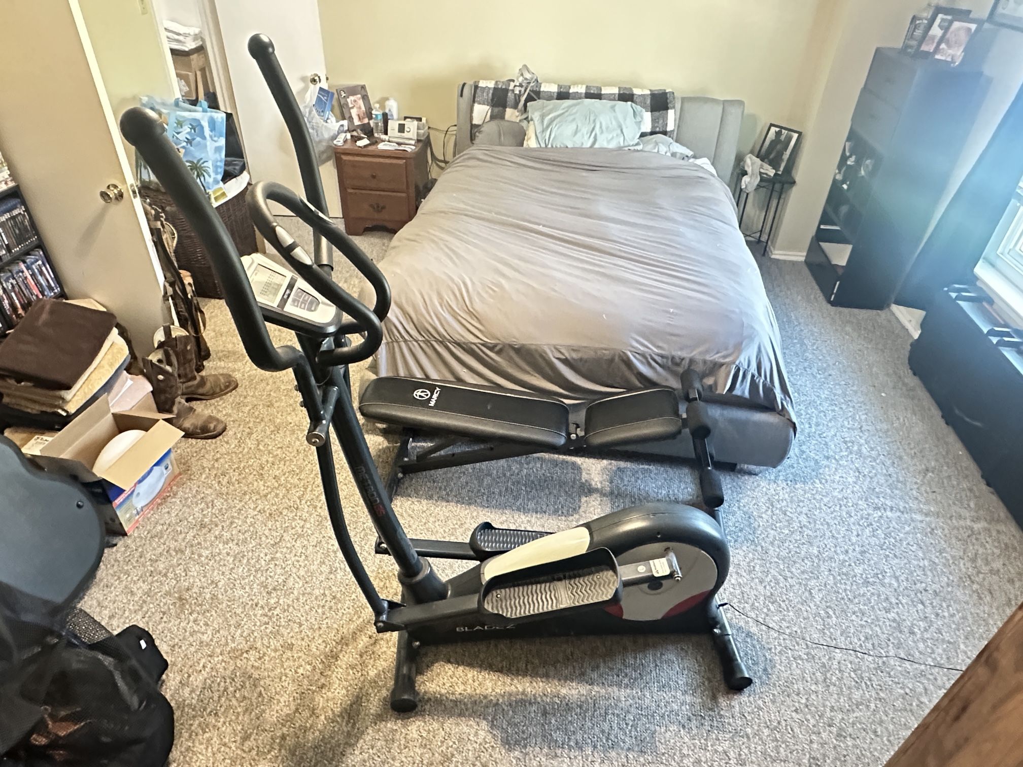 πͺ Blades Fitness MetronGS Elliptical β Great Condition! πͺ Ready to upgrade your home workouts or start a new fitness journey? This Blades Fitness M