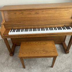 Used Kawai 502S Upright Oak Finish