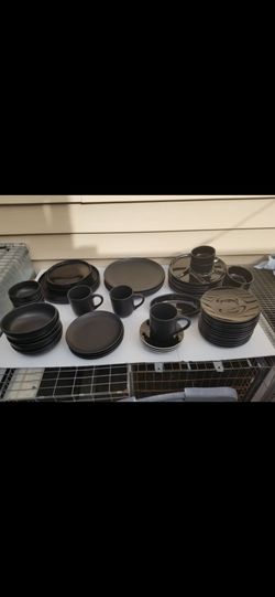 Black Dinnerware Mixed Pieces.