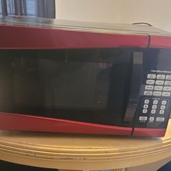  For Sale: Hamilton Beach 900-Watt Microwave (Burgundy/Red)