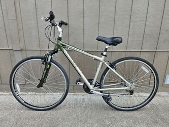 Trek 7100 28" 700c 21-Speed Road / Comfort / Mountain Bike - Adj. Front Shocks - Comfort Seat w Shocks - NEAR NEW! - Light 18" Frame (MSRP $420)