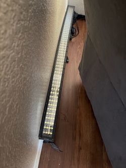 Curved led light bar with roof mounts.