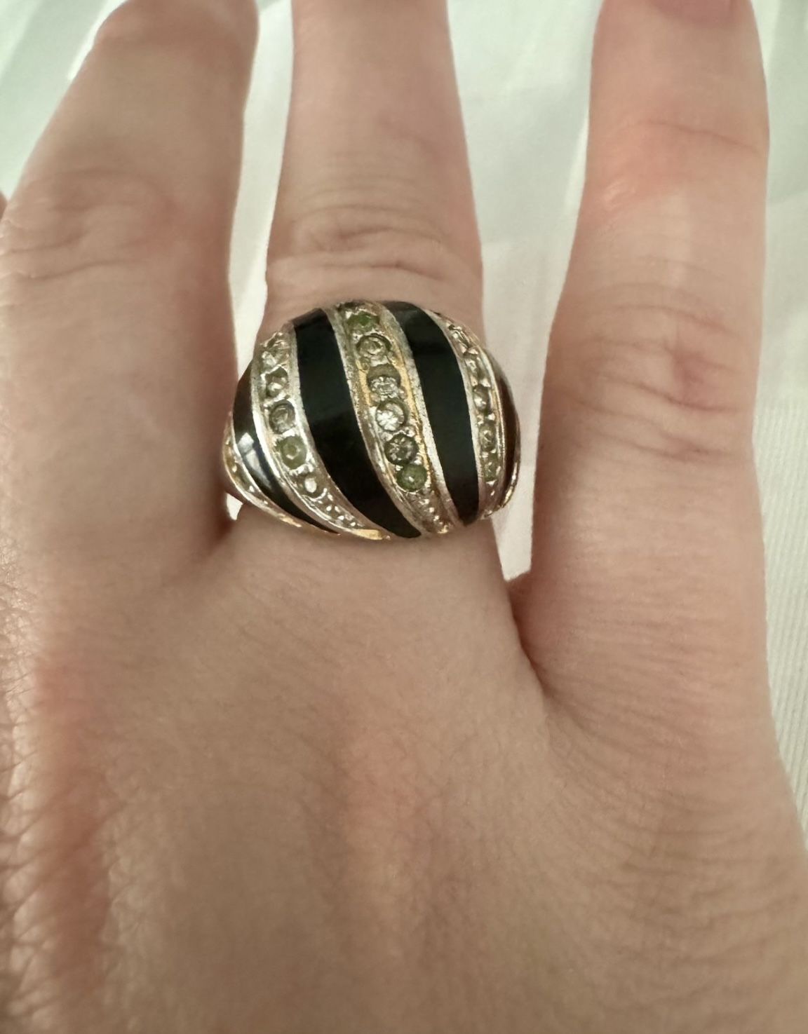 Vintage Ana BeKoach Black Enamel & Rhinestone Dome Ring 18K HGE Size 8 In good condition