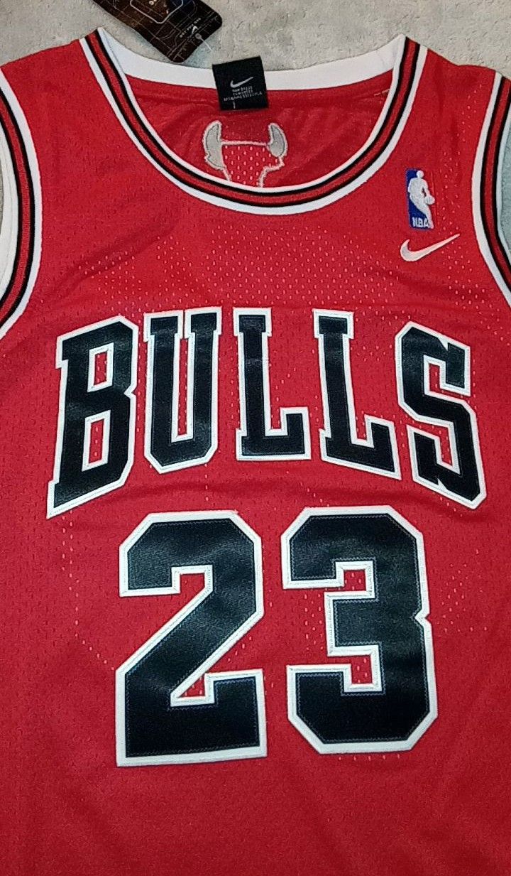 Michael Jordan (Chicago Bulls) XL Jersey for Sale in Madera, CA - OfferUp