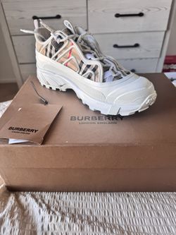 Men’s Burberry Size 41 1/2 US 8 1/2