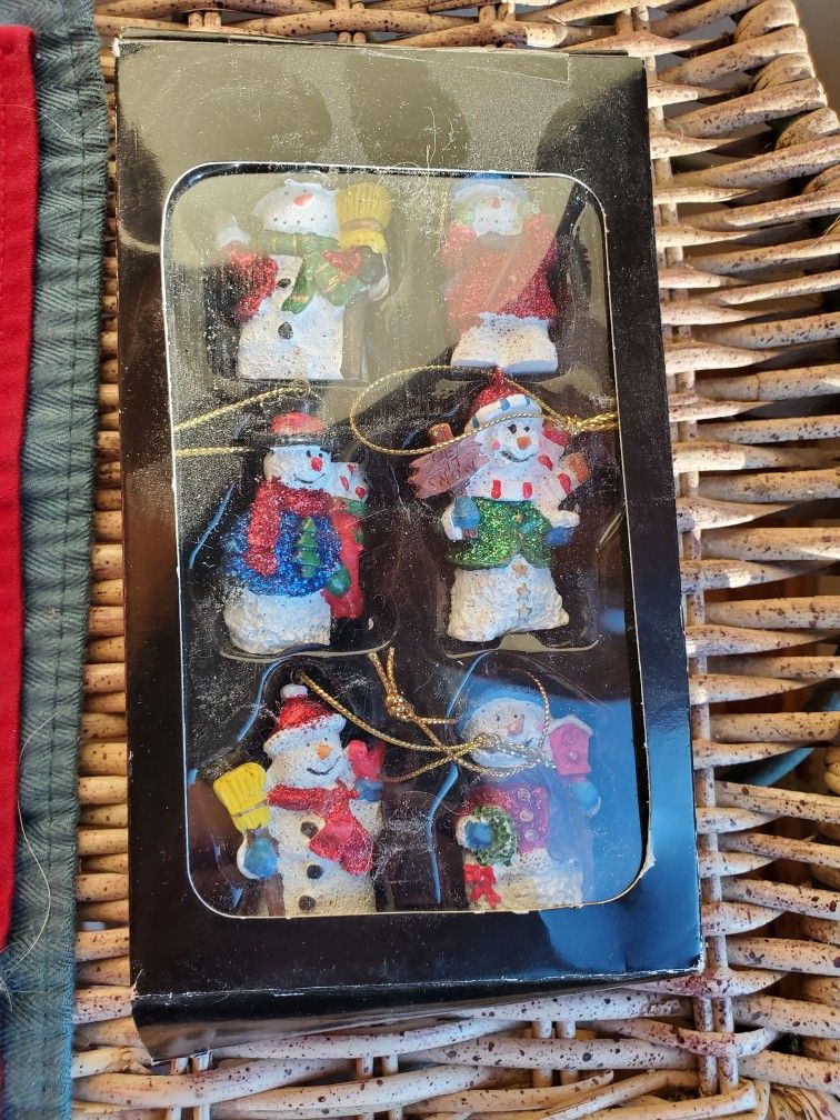 6 Resin Ornaments