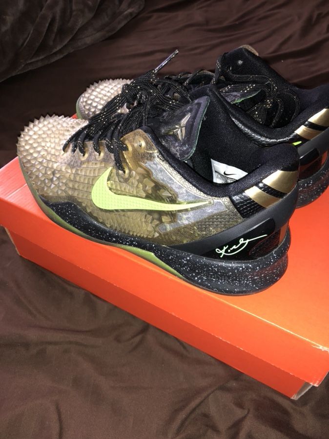 PRE-OWNED NIKE KOBE 8 SS (GS) “CHRISTMAS” SZ 5.5 for Sale in New